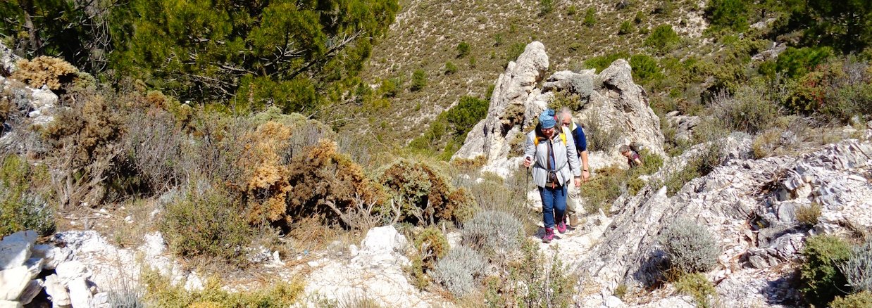Andalusië individuele wandelreis 2 wandelaars in de bergen van Andalusië