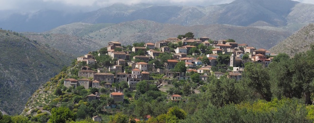 individuele wandelreis Zuid Albanië 8 dagen Klein oud dorp in de bergen van Zuid Albanië